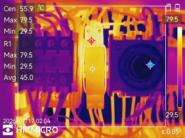 Thermographie d'un tableau électrique en charge (relais et transformateur)